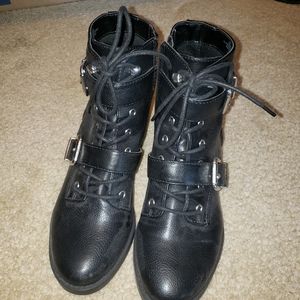 Unisa Black 8.5 booties with buckles